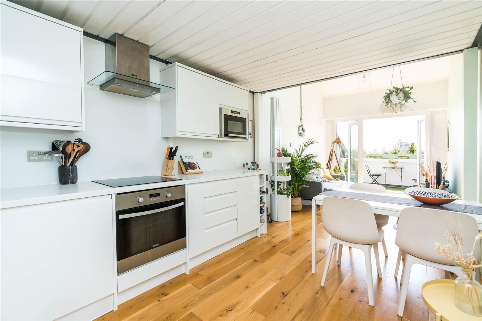 The Bow Quarter, Bow E3