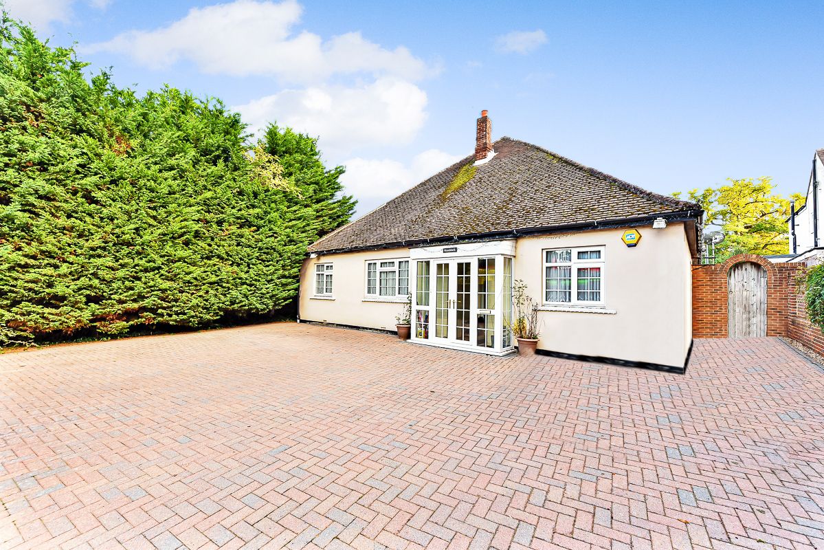 5 bed detached house for sale in Wrotham Road, Culverstone, Meopham