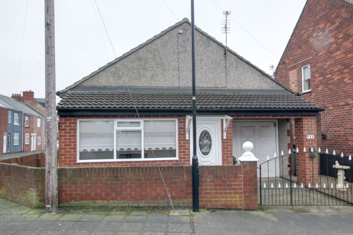 1 bed bungalow for sale in Richard Street, HettonLeHole, Houghton Le