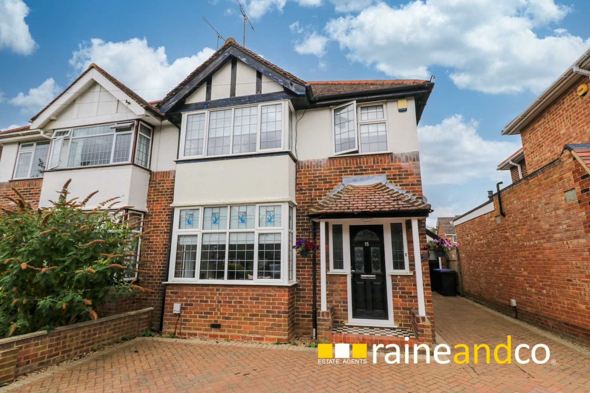 3 bed semidetached house for sale in Selwyn Crescent, Hatfield AL10