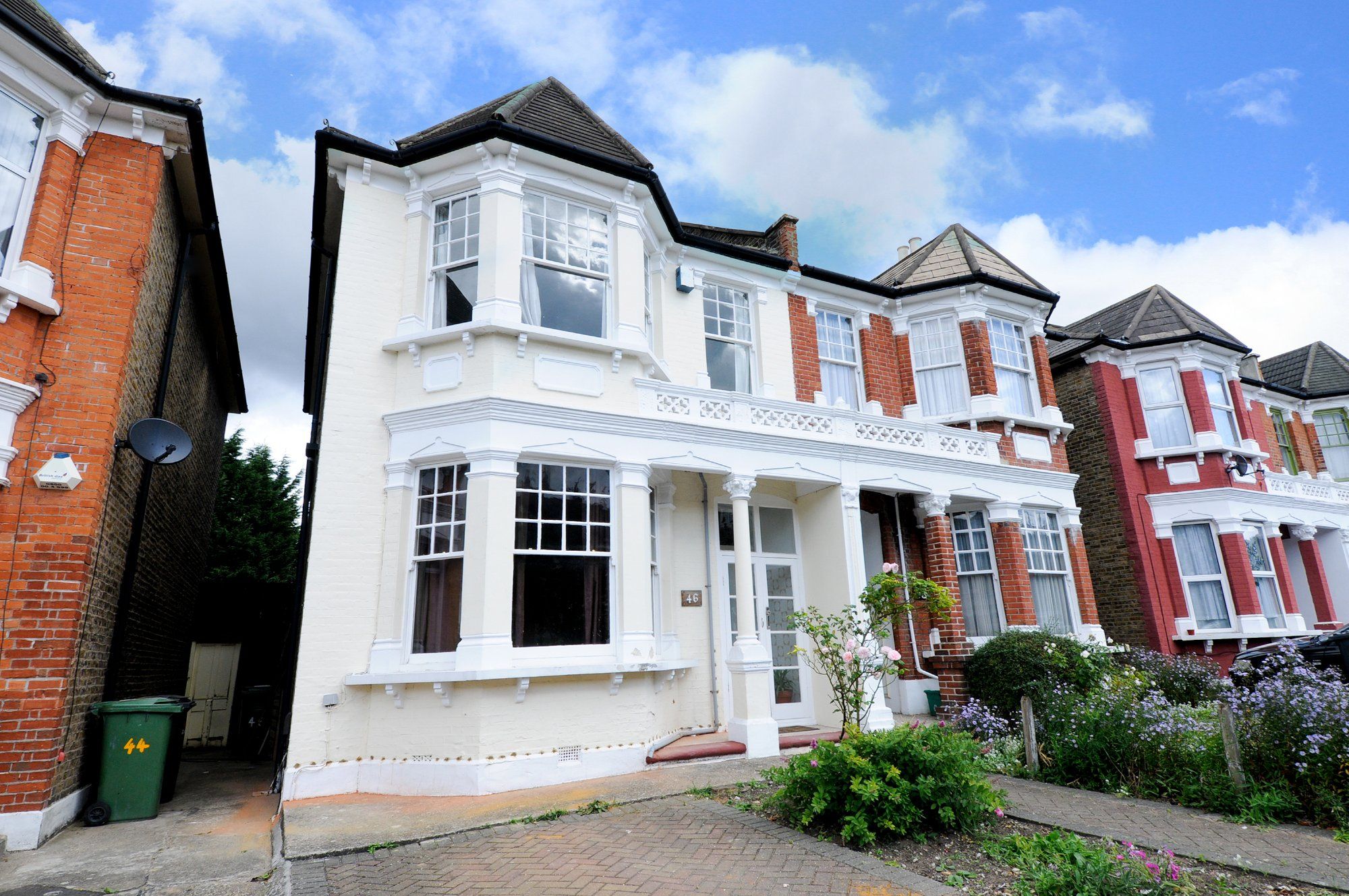 3 bed semidetached house to rent in Rosenthal Road, Catford, London