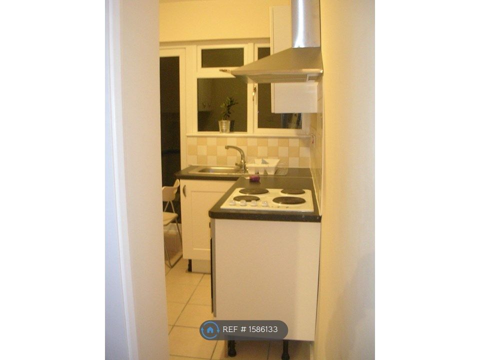 Studio to rent in Carolina Road, Thornton Heath CR7 Zoopla