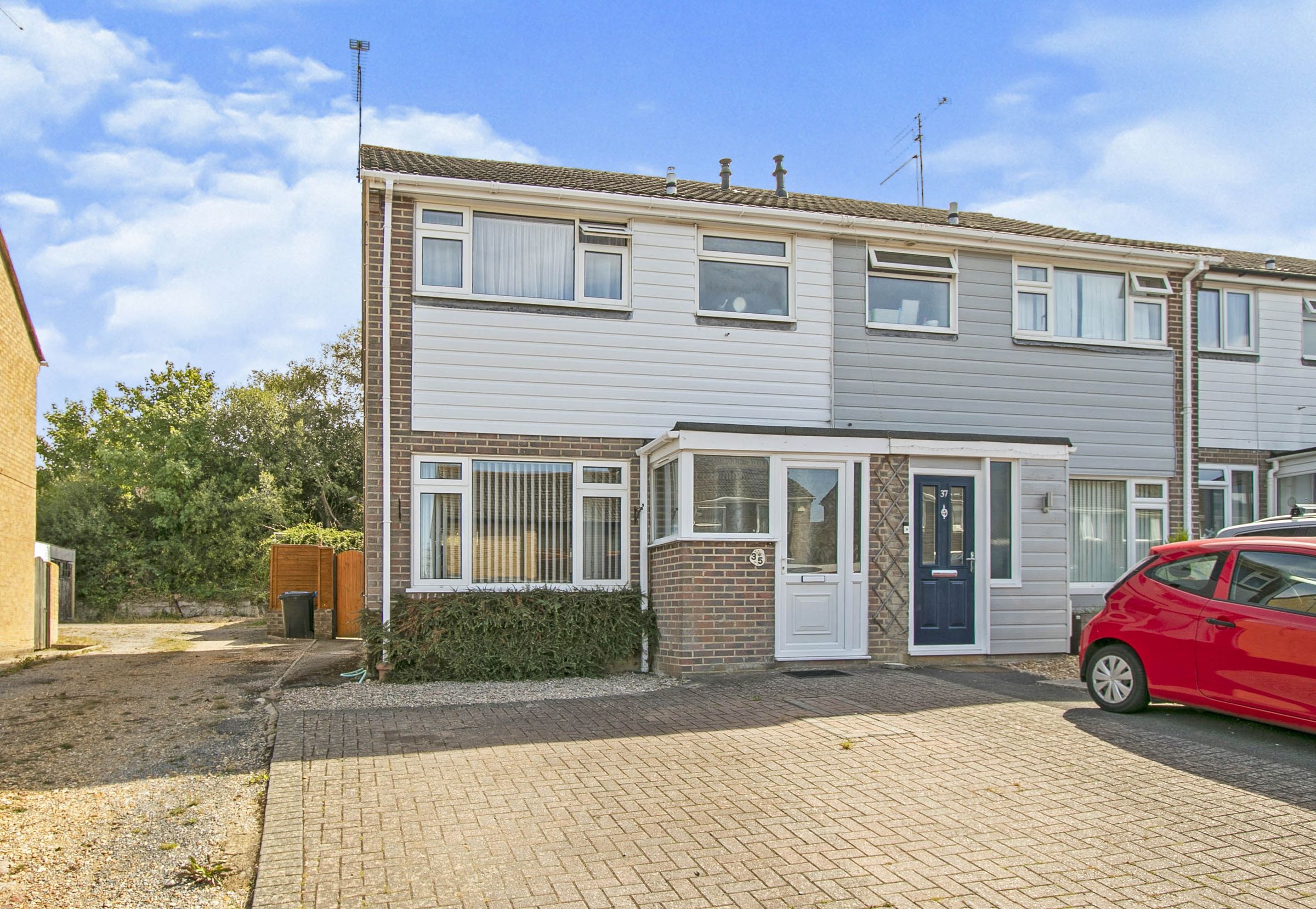 3 bed end terrace house for sale in Carisbrooke Crescent, Hamworthy