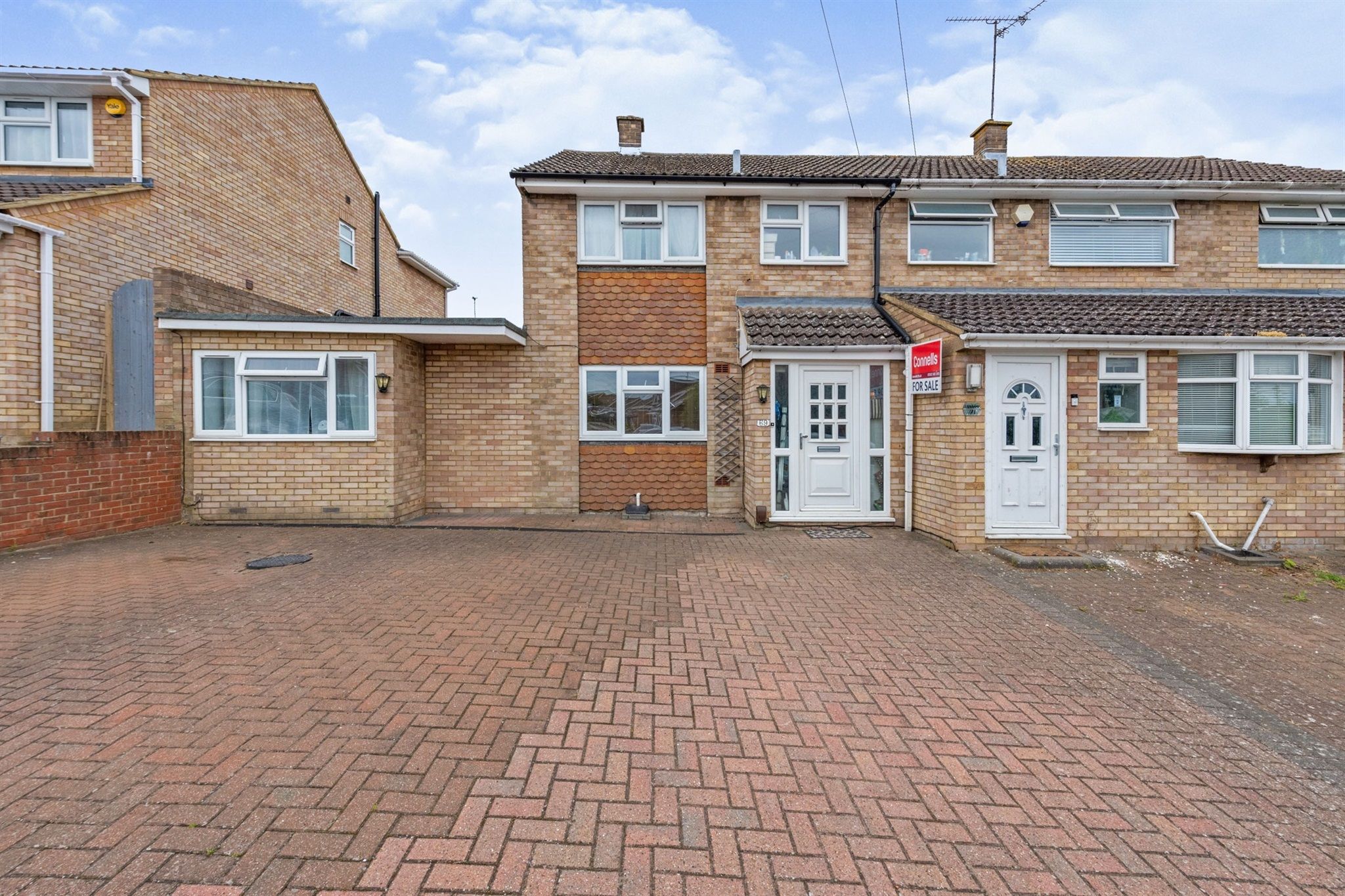 5 bed semidetached house for sale in Kirkstone Drive, Dunstable LU6