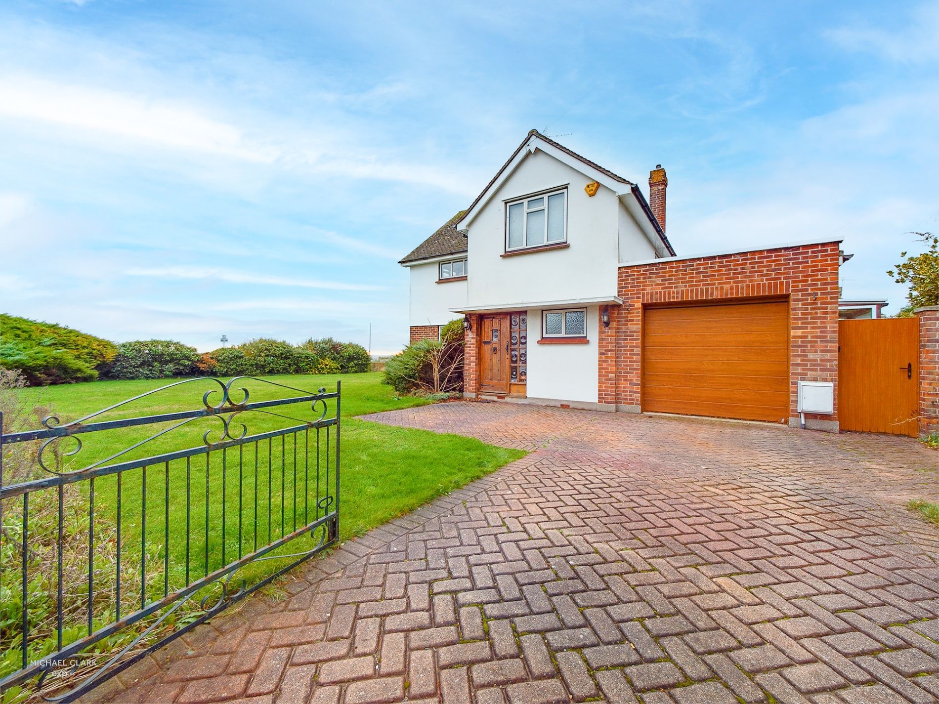 3 bed detached house for sale in Marine Parade East, ClactonOnSea