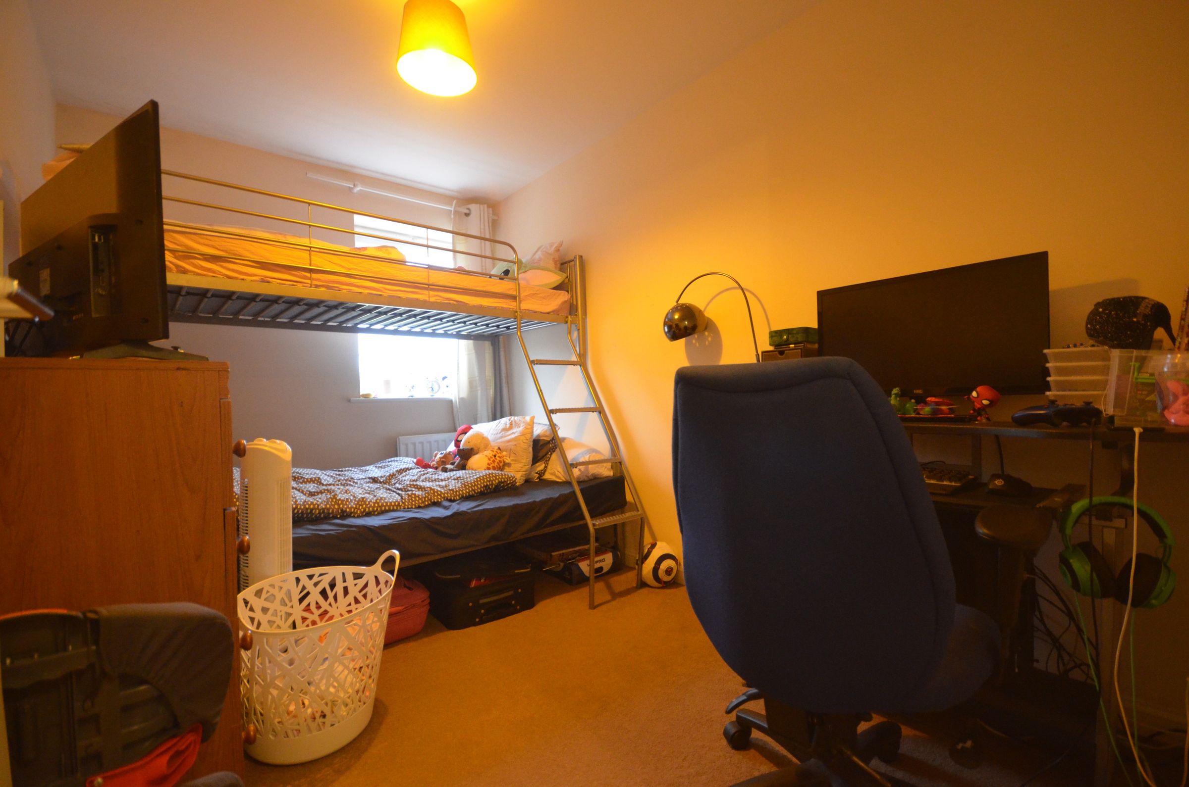 2 bed flat to rent in Chiltern Road, Corby NN18 Zoopla