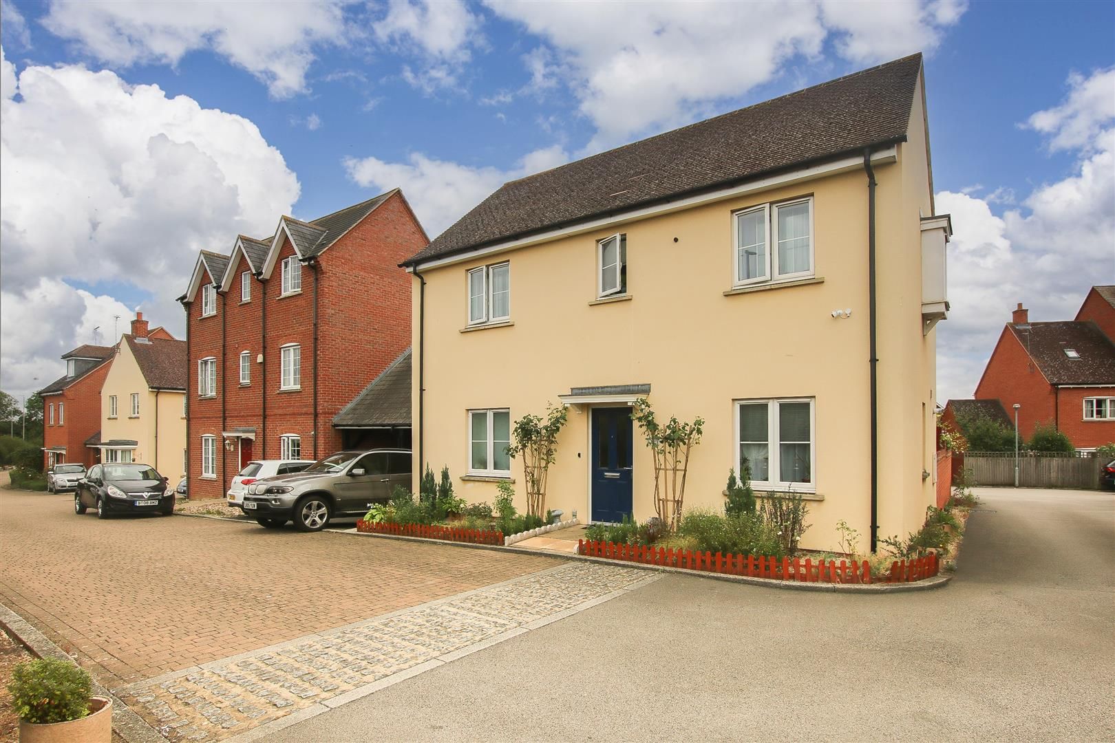 3 bed detached house for sale in Leys Close, Aylesbury, Buckinghamshire