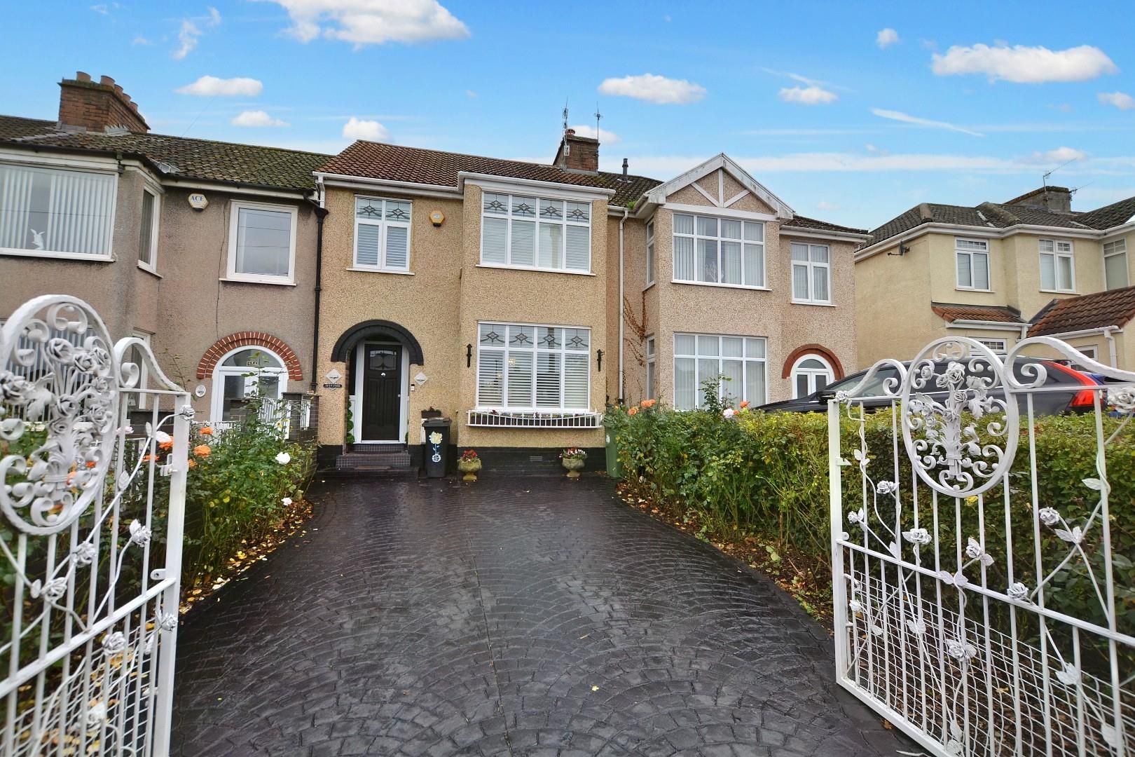 3 bed terraced house for sale in King Road,