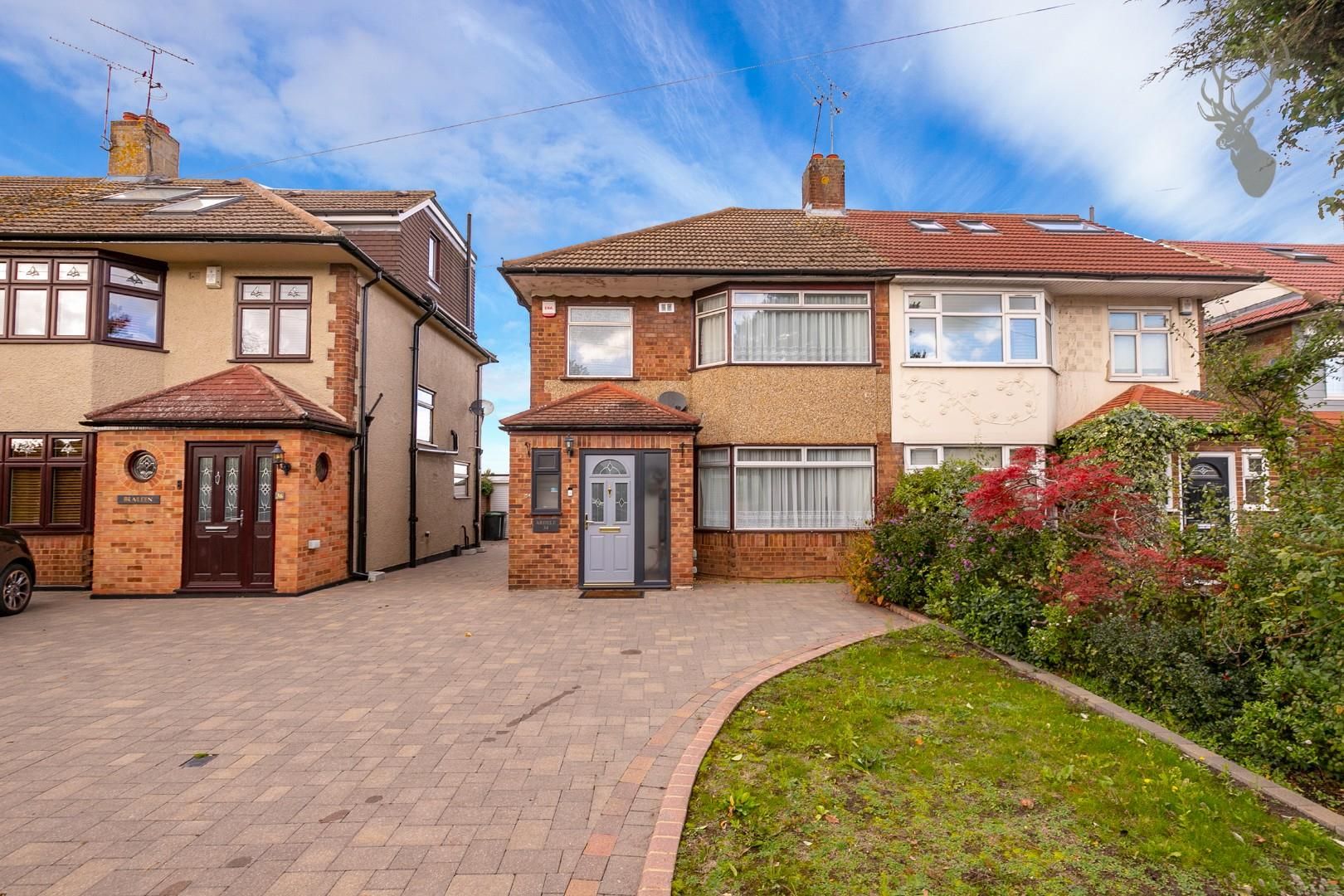 3 bed semidetached house for sale in London Road, Abridge, Romford RM4