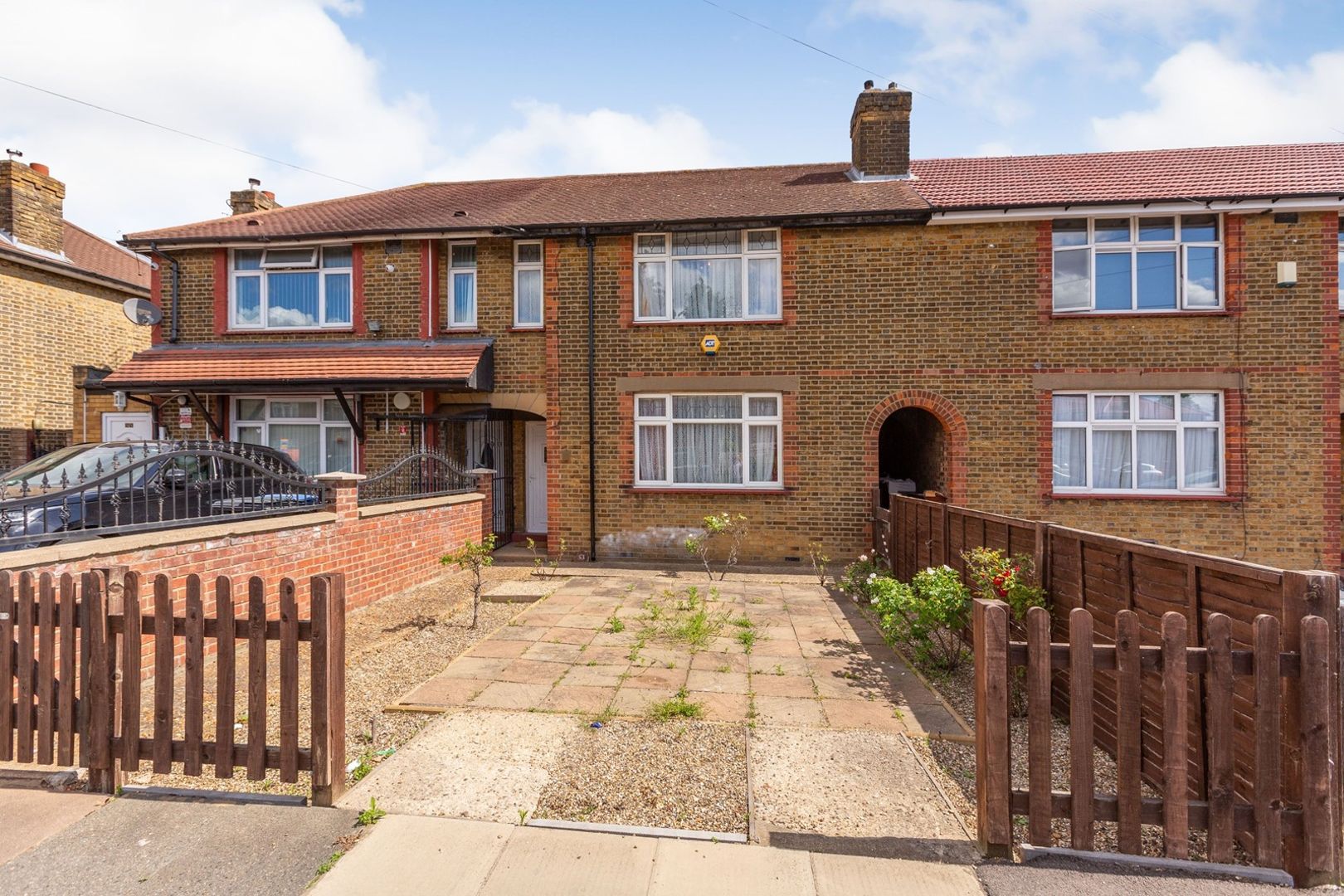 3 bed terraced house for sale in Montagu Gardens, London N18 Zoopla