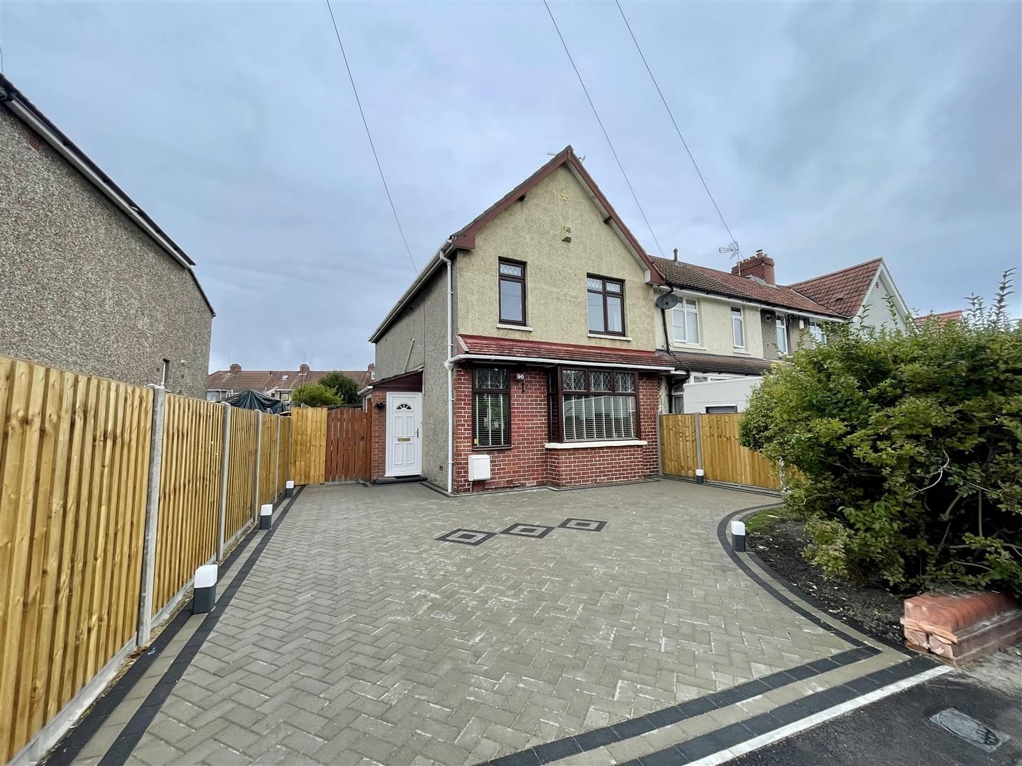 3 bed end terrace house for sale in Gloucester Road, Staple Hill