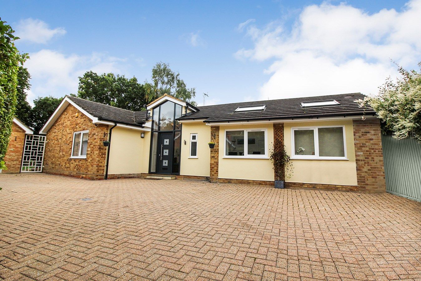 5 bed detached bungalow for sale in Long Lane, Tilehurst, Reading RG31