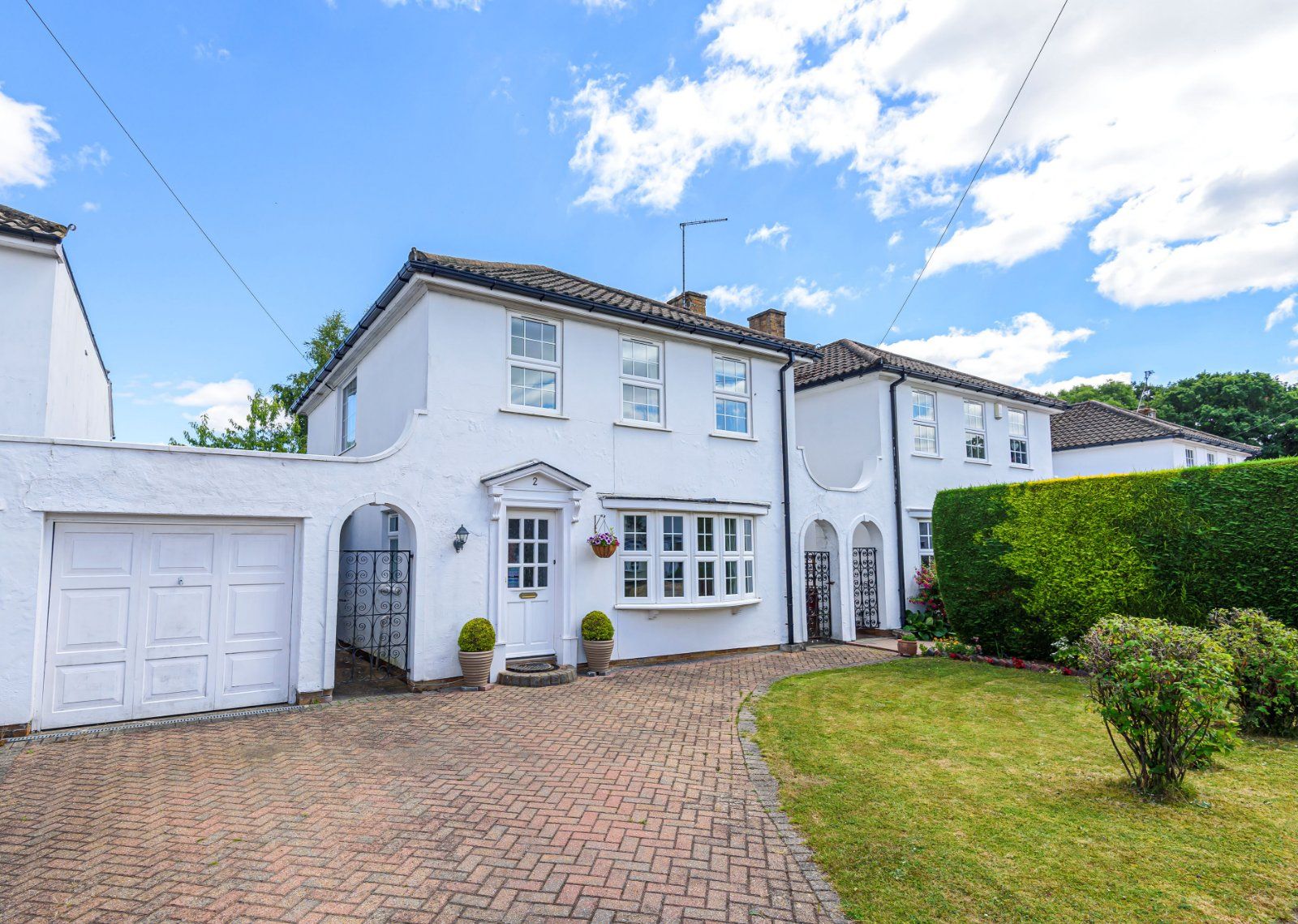 3 bed linkdetached house for sale in Aldeburgh Close, Emmer Green
