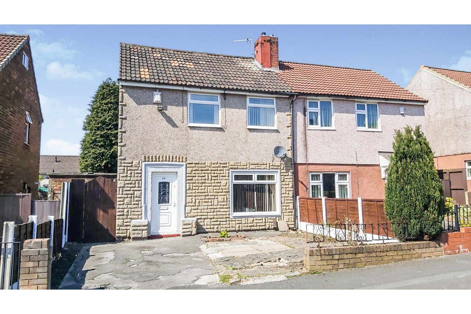 Farm Road Holinwood OL8  