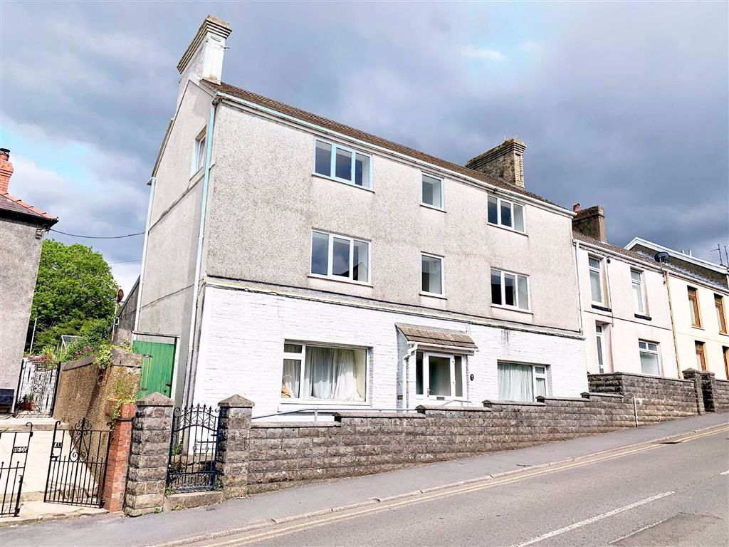 5 bed semidetached house for sale in Forde Court, Causeway Street