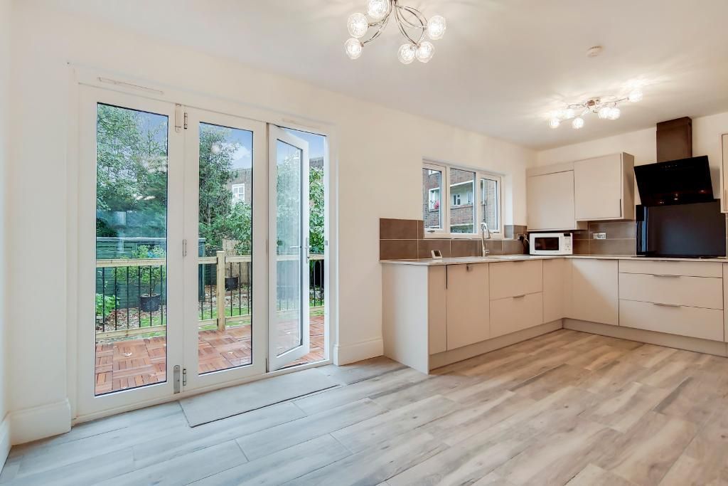 Colney Hatch Lane, Muswell Hill, London, UK N10  