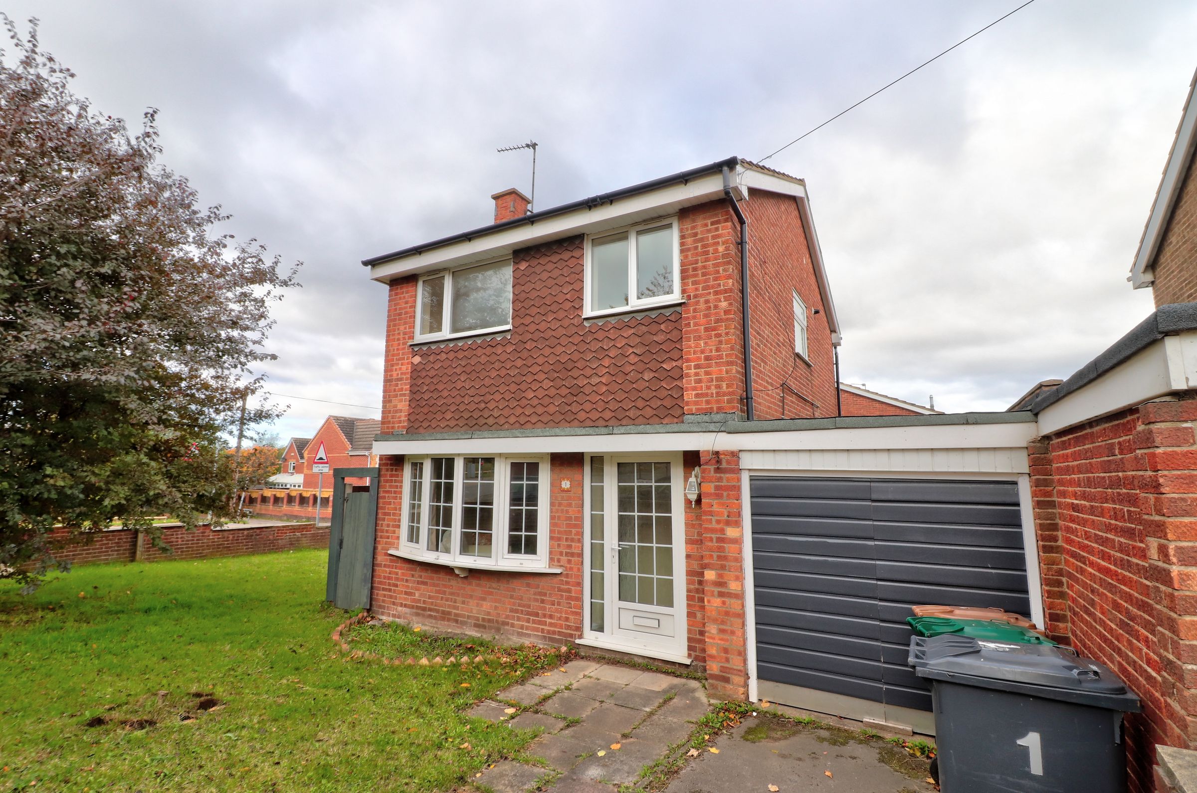 3 bed linkdetached house for sale in Toulmin Drive, Swadlincote DE11