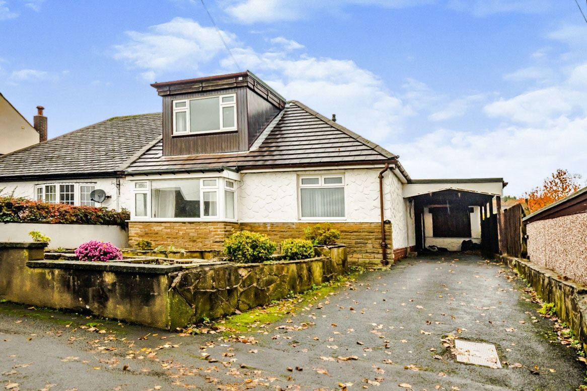 3 bed bungalow for sale in South Cross Road, Cowcliffe, Huddersfield