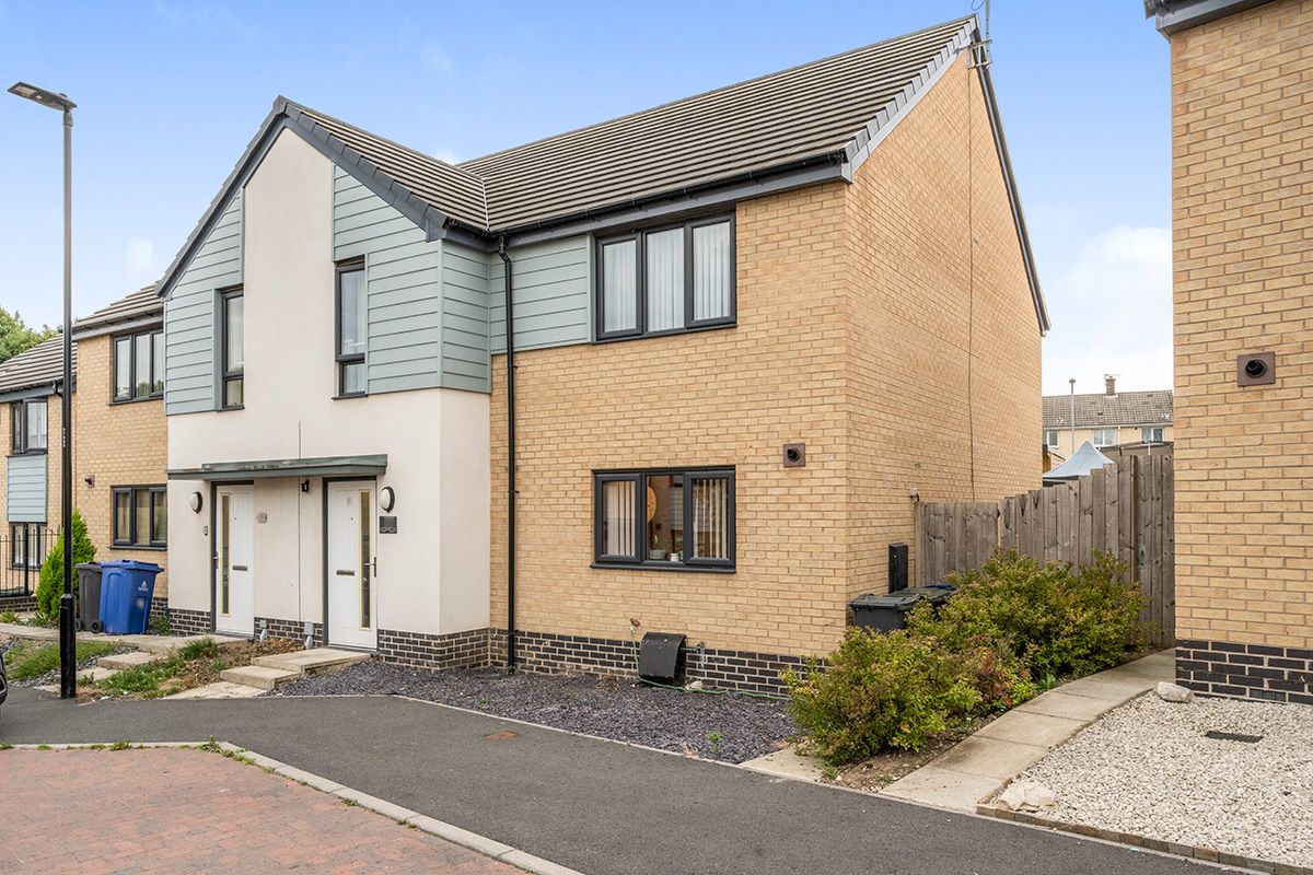 4 bed semidetached house for sale in Isinglass Drive, Edlington