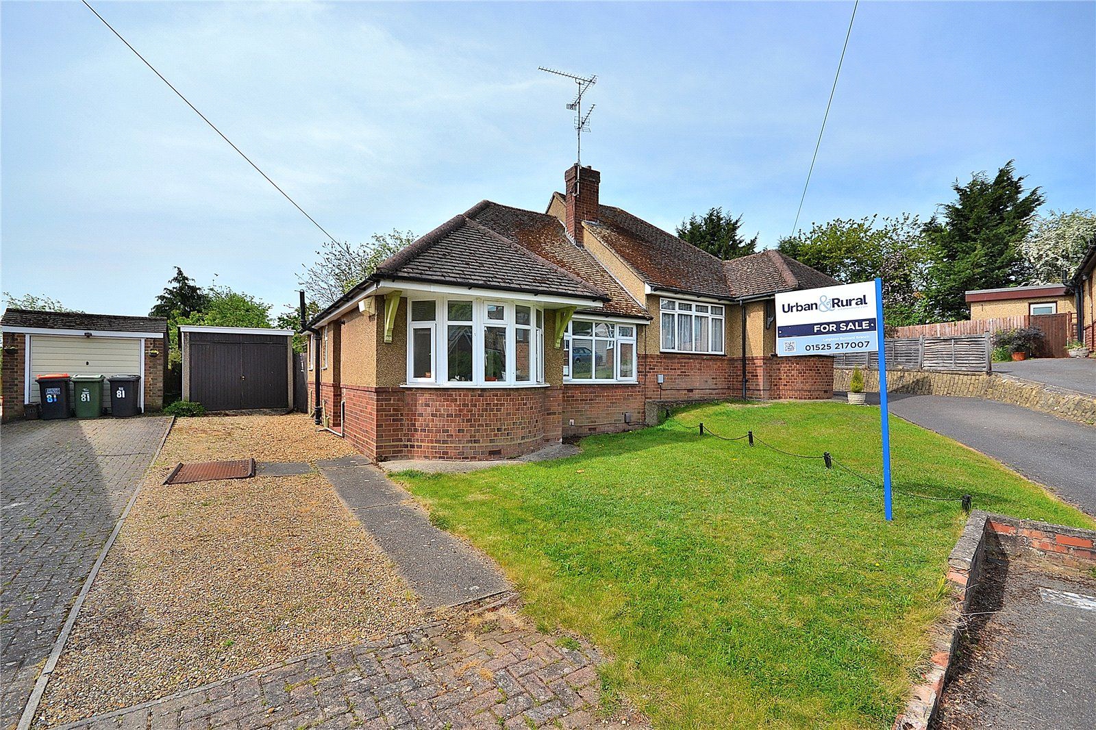 3 bed bungalow for sale in Golden Riddy, Linslade, Leighton Buzzard