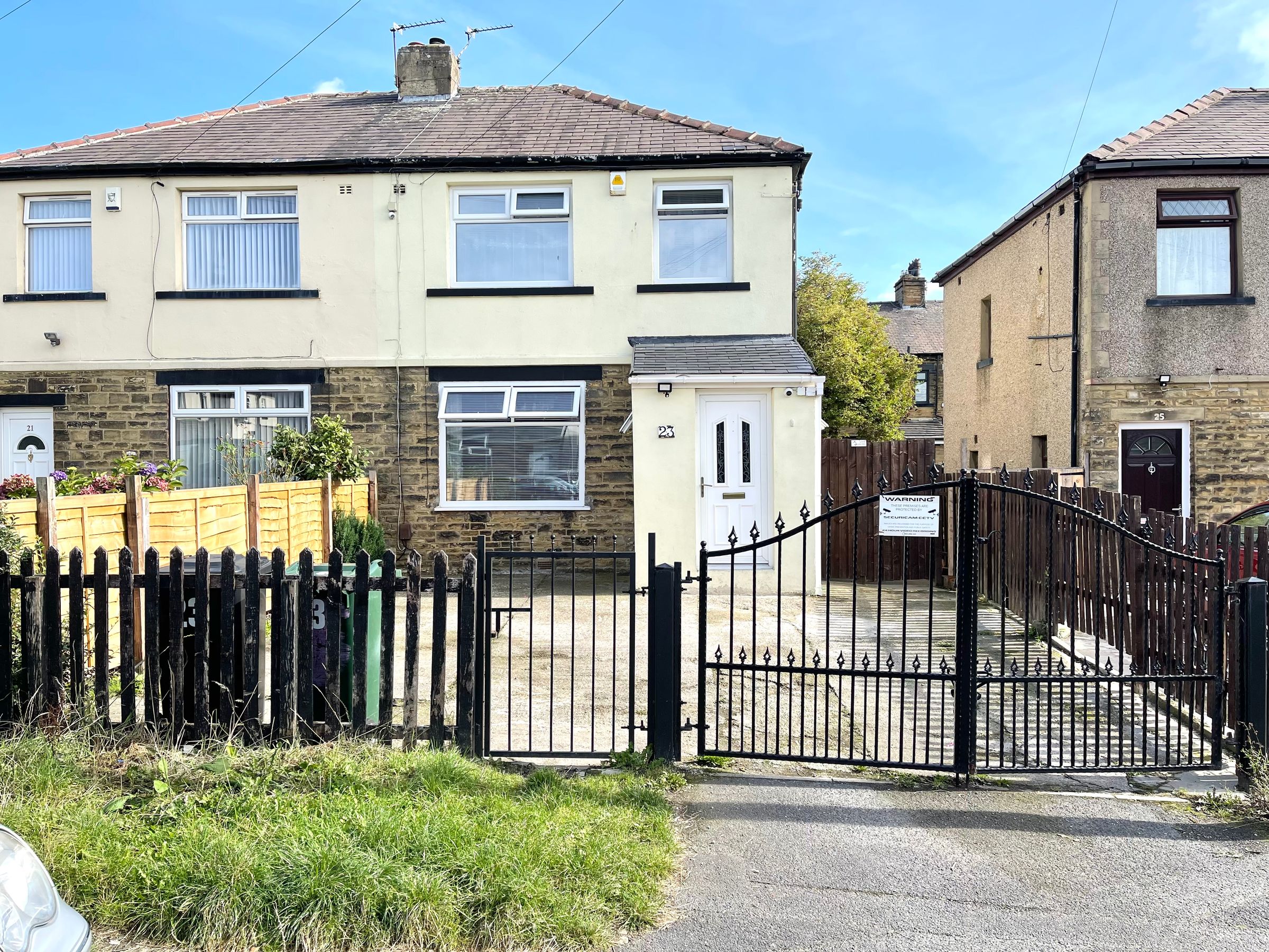 3 bed semidetached house for sale in Thornbury Grove, Bradford BD3