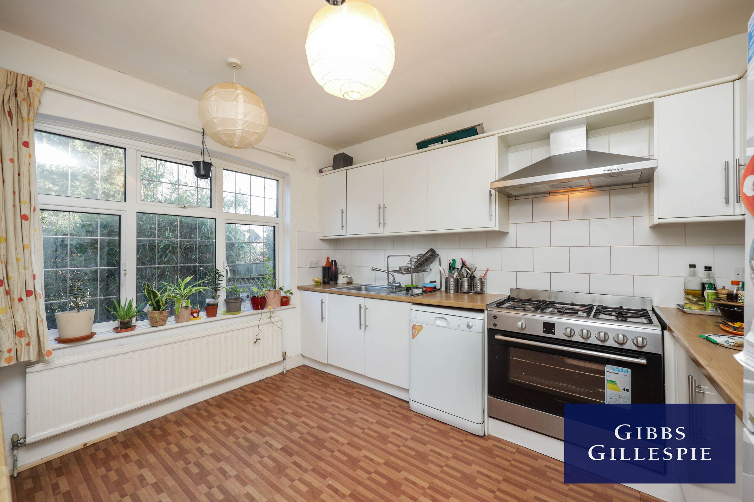 3 bed detached house to rent in Meadow Road, Pinner HA5 Zoopla