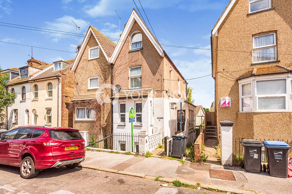4 bed semidetached house for sale in Central Road, Ramsgate, Kent CT11