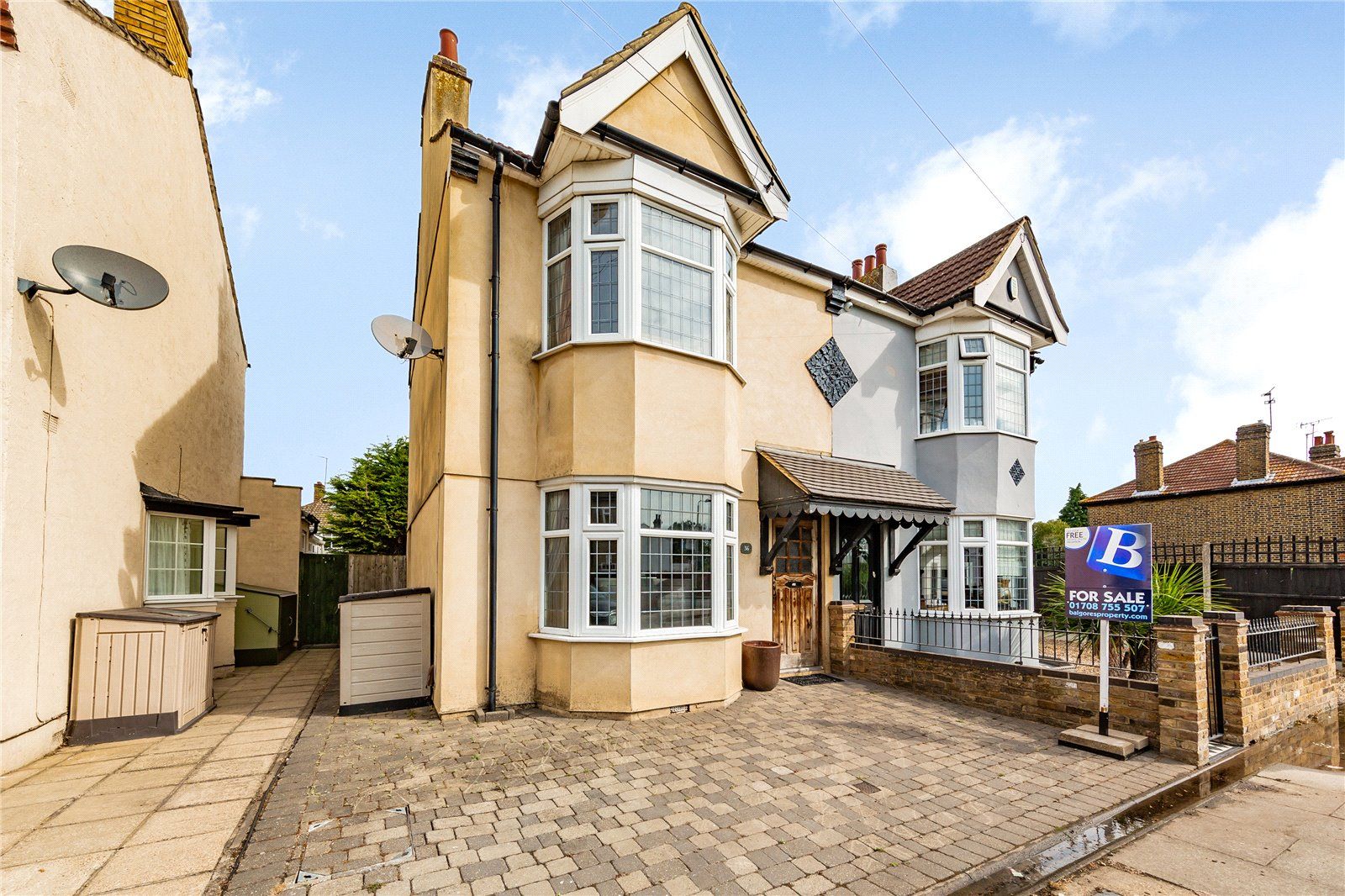 3 bed semidetached house for sale in Oak Street, Romford RM7 Zoopla