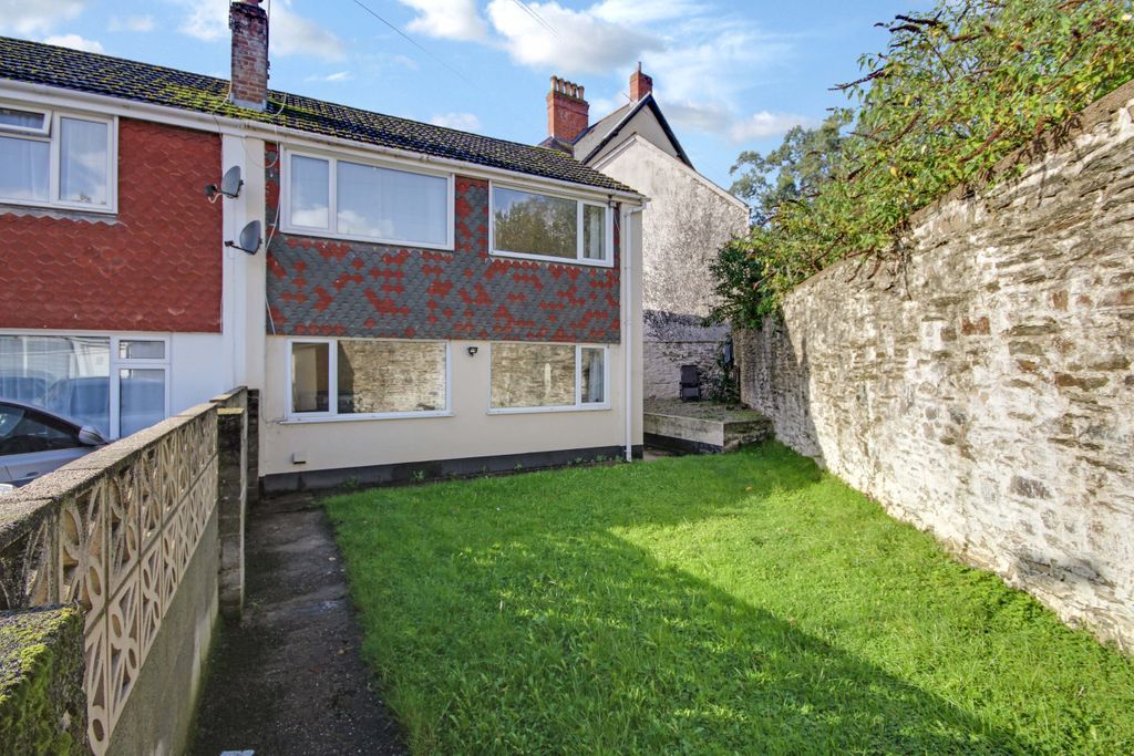 3 bed end terrace house for sale in Victoria Close, Barnstaple EX32 Zoopla