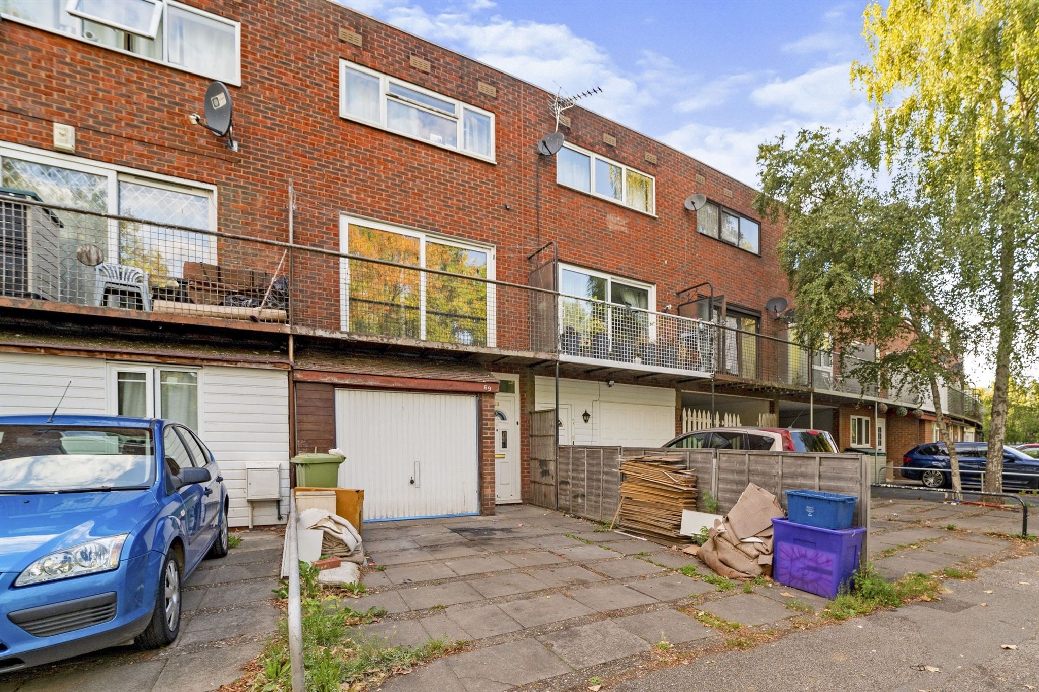 3 bed town house for sale in Waterside, Peartree Bridge, Milton Keynes