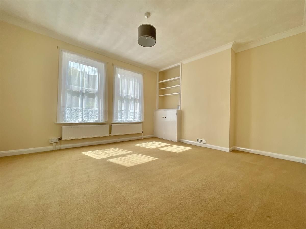 2 bed to rent in Perry Street, Northfleet, Gravesend DA11