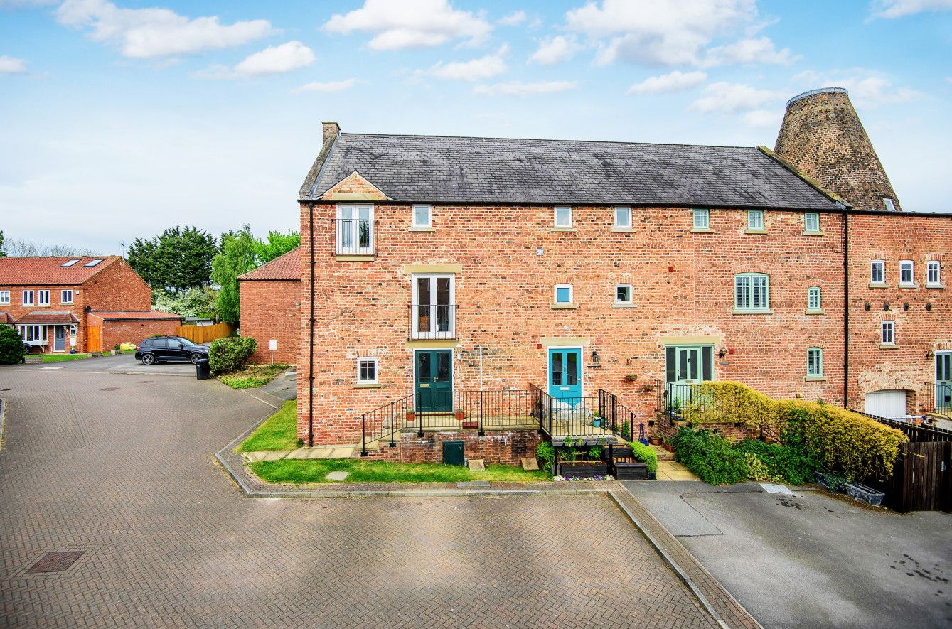 4 bed detached house for sale in Waterside, Boroughbridge, York, North