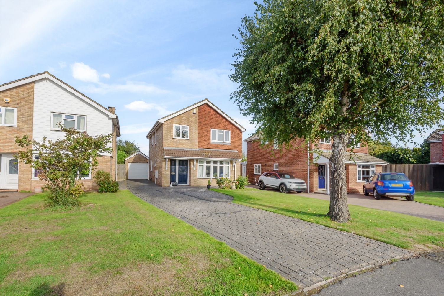 4 bed detached house for sale in Claremont Road, Hextable, Swanley BR8