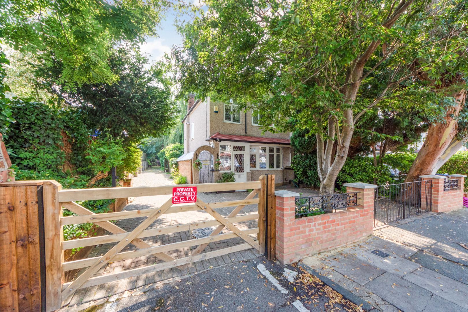 3 bed end terrace house for sale in Heatherdene Close, Mitcham CR4 Zoopla