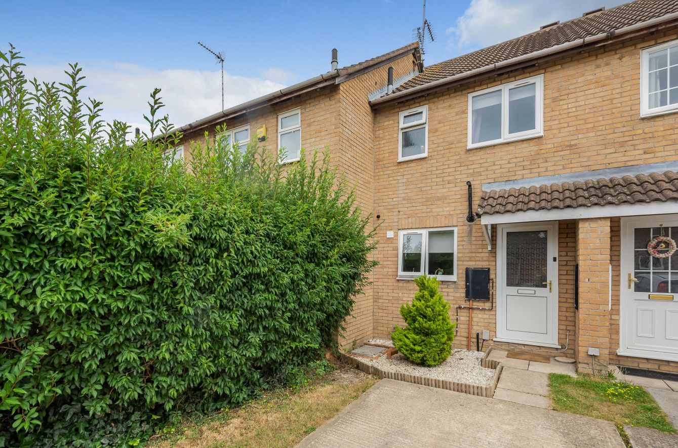 2 bed terraced house for sale in Griffiths Close, Stratton, Swindon