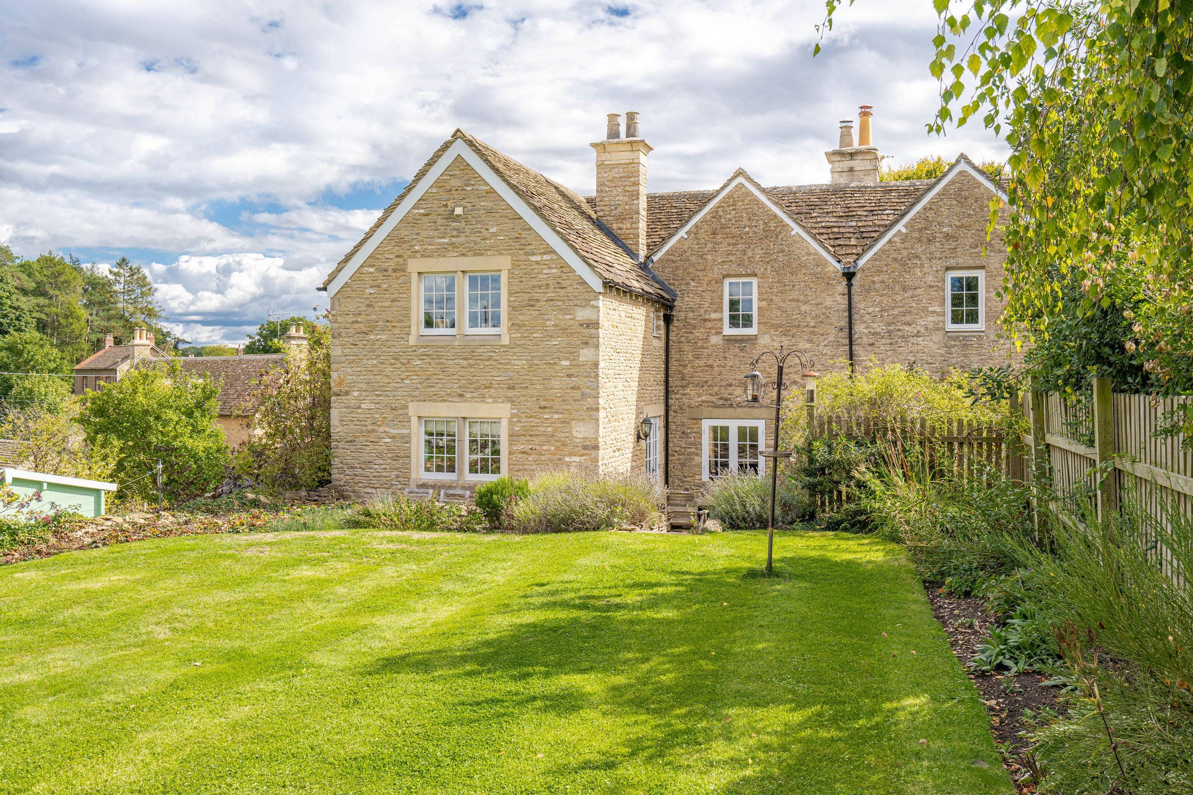 4 bed semidetached house for sale in Mount Pleasant, Pinkney