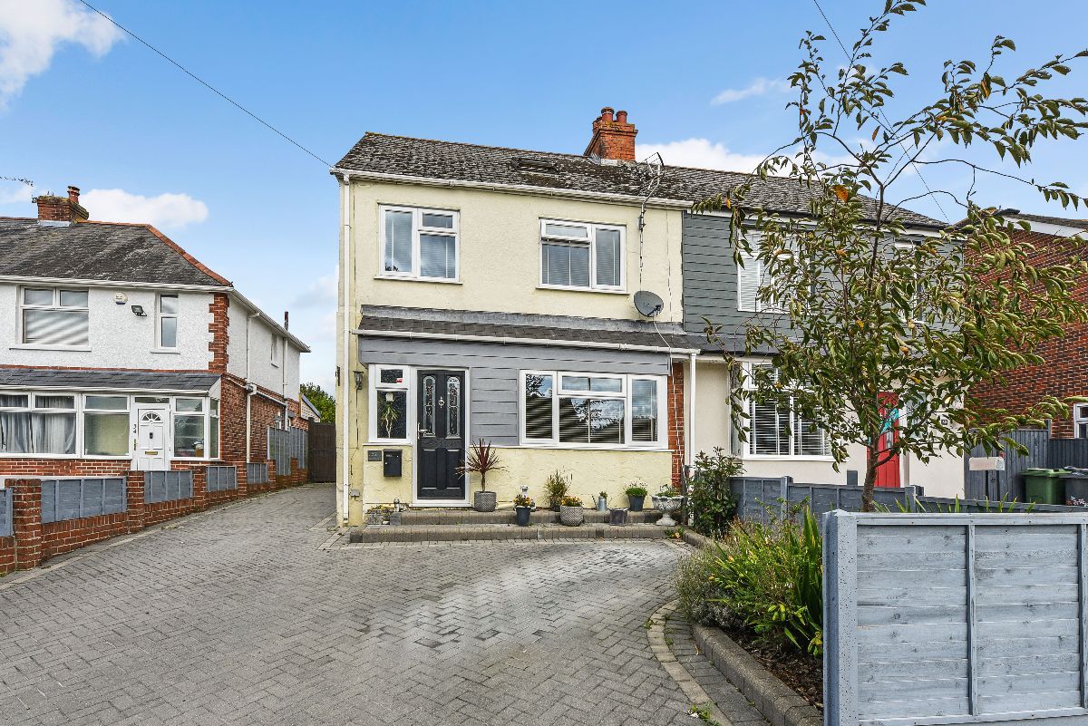 4 bed semidetached house for sale in Queens Crescent, Horndean, Waterlooville PO8 Zoopla