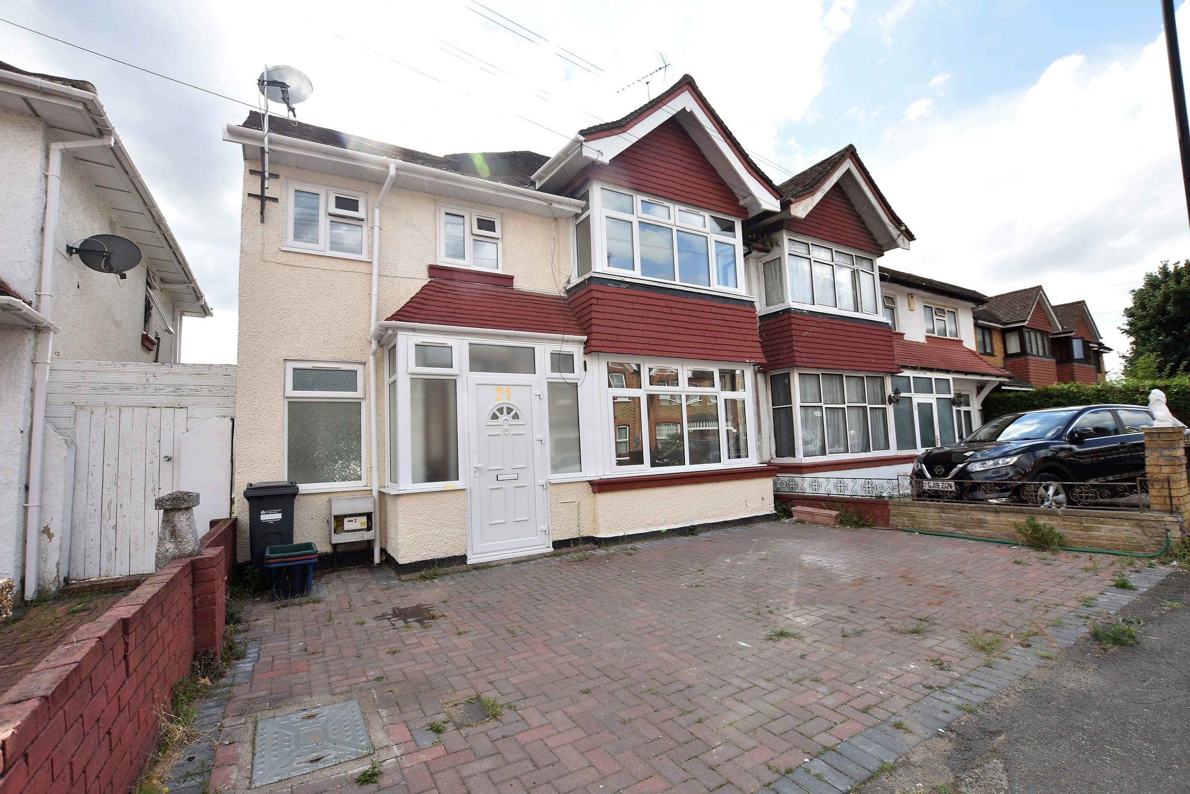 4 bed semidetached house for sale in Alfred Road, Feltham, Middlesex