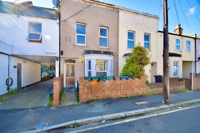 Studio to rent in Walpole Road, Colliers Wood, London SW19 Zoopla