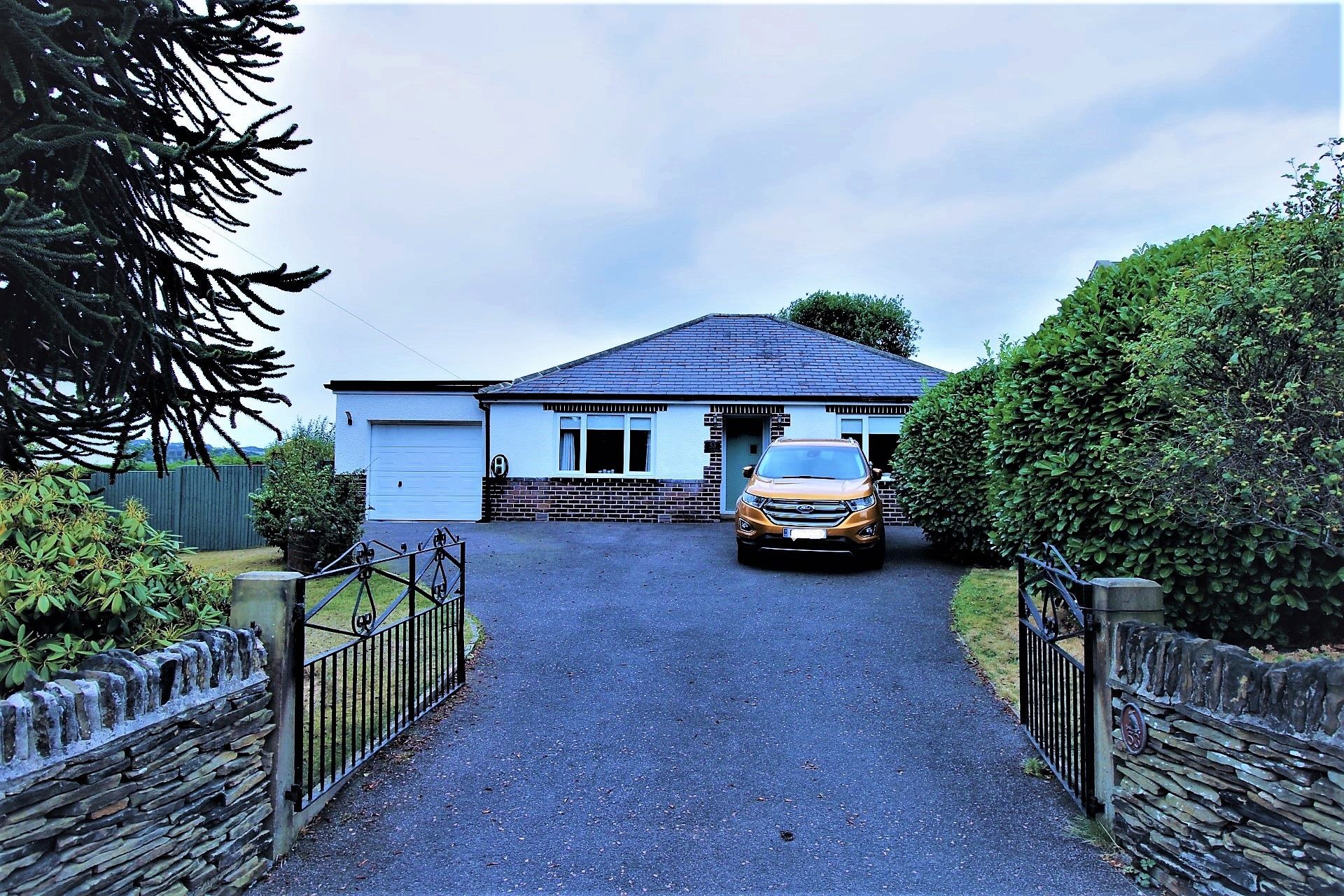 4 bed bungalow for sale in Timberwood, Thunderbridge, Kirkburton