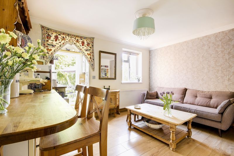 Farndale Avenue, Palmers Grn N13  