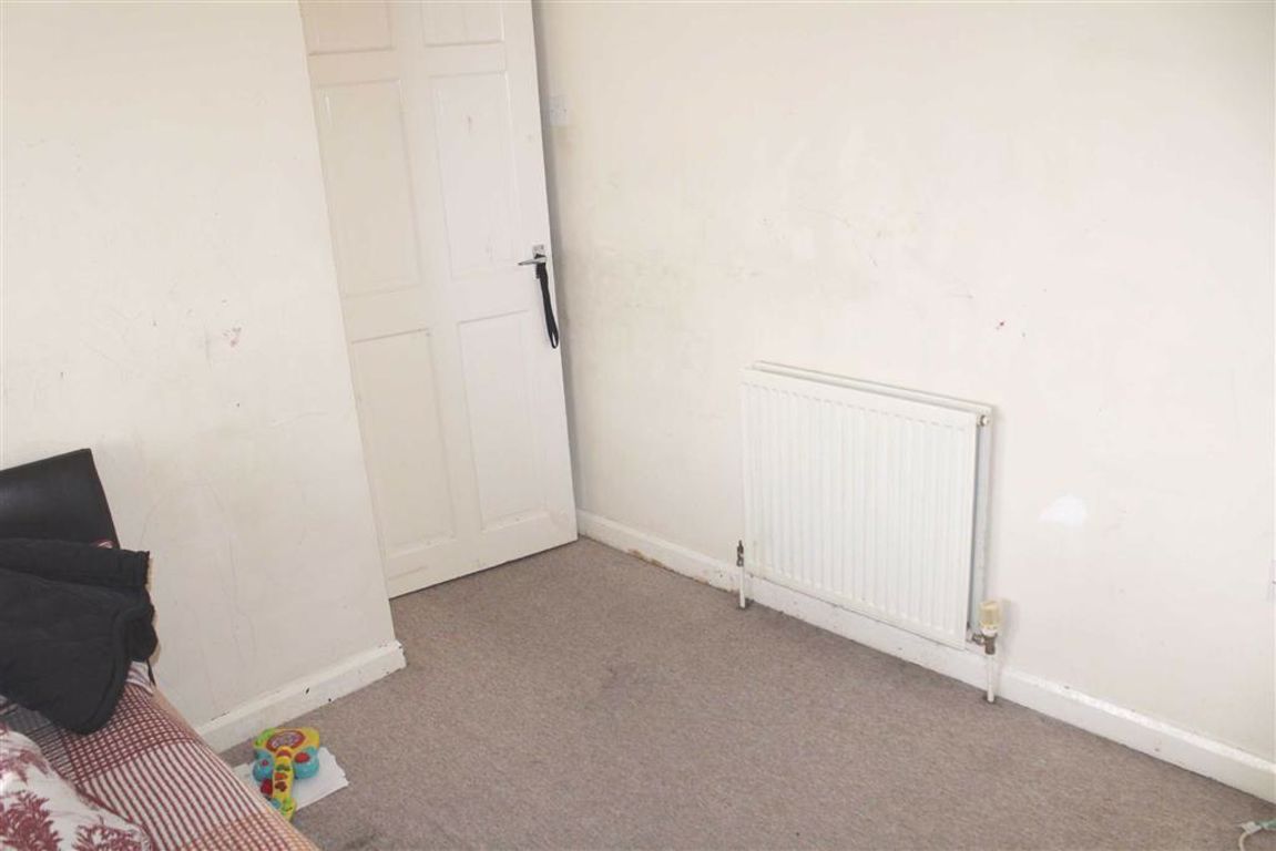 3 bed linkdetached house to rent in Edmonds Road, Oldbury B68 Zoopla