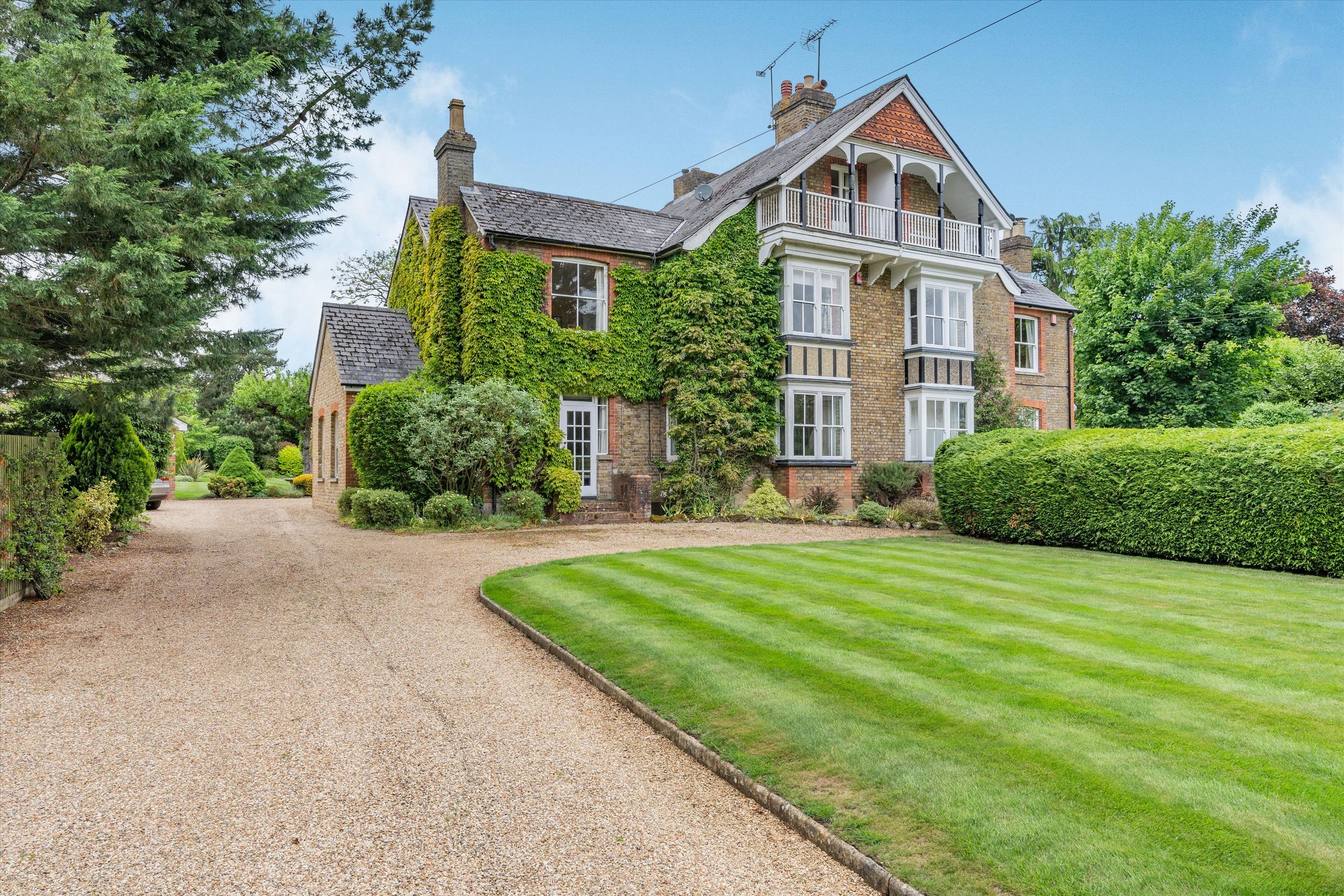 5 bed semidetached house for sale in Mill Road, Shiplake, HenleyOn