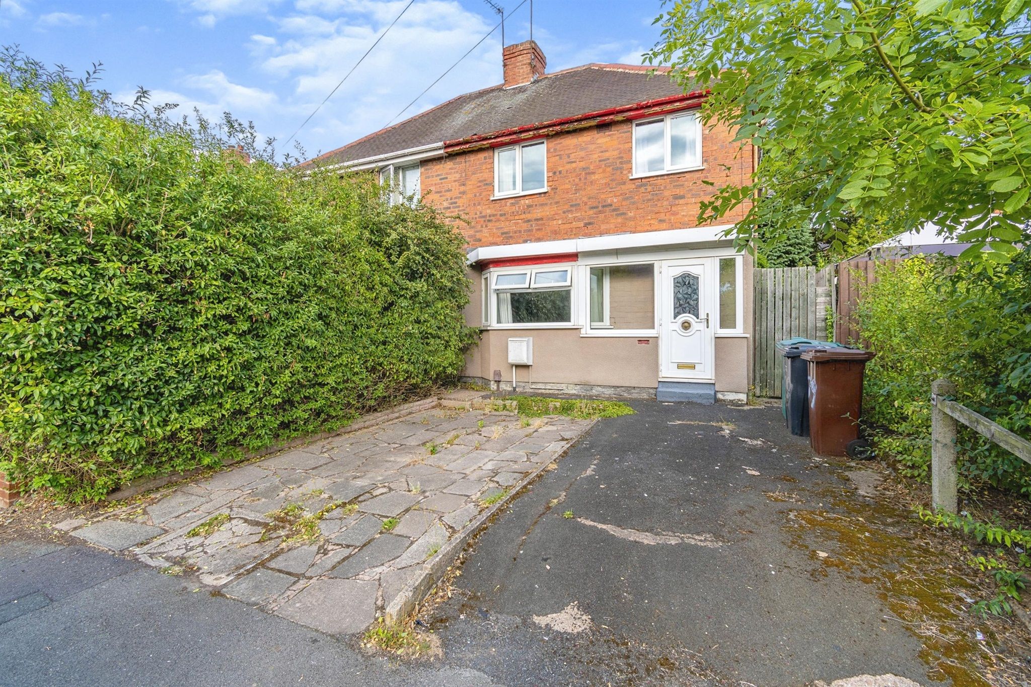 3 bed semidetached house for sale in Hawksford Crescent, Low Hill