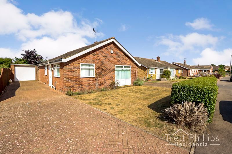 3 bed detached bungalow for sale in Thorn Road, Catfield, Great