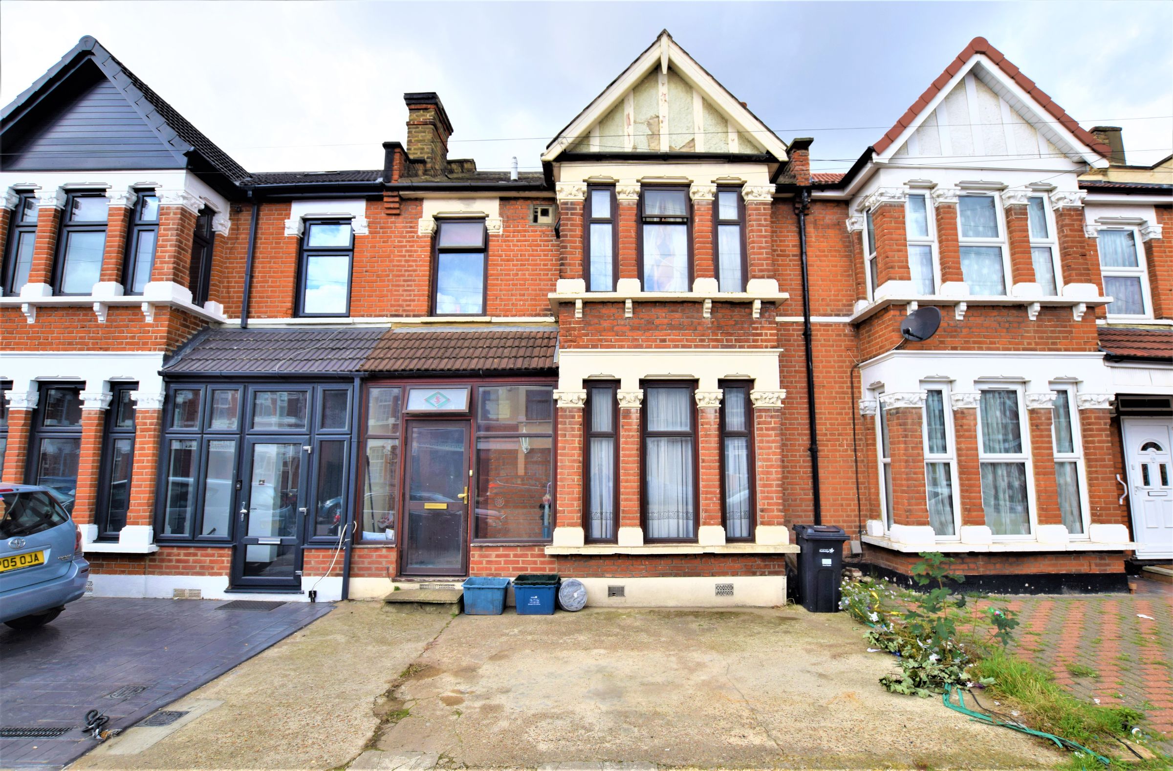 3 bed terraced house for sale in Audley Gardens, Ilford IG3 Zoopla