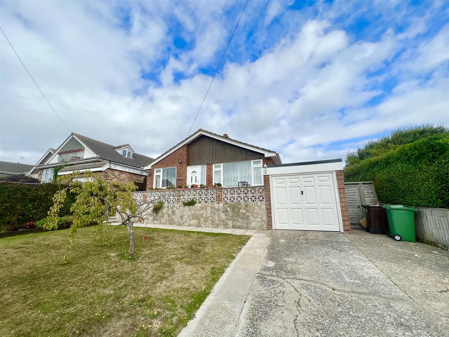 2 bed detached bungalow for sale in Fyrsway, Fairlight, Hastings TN35