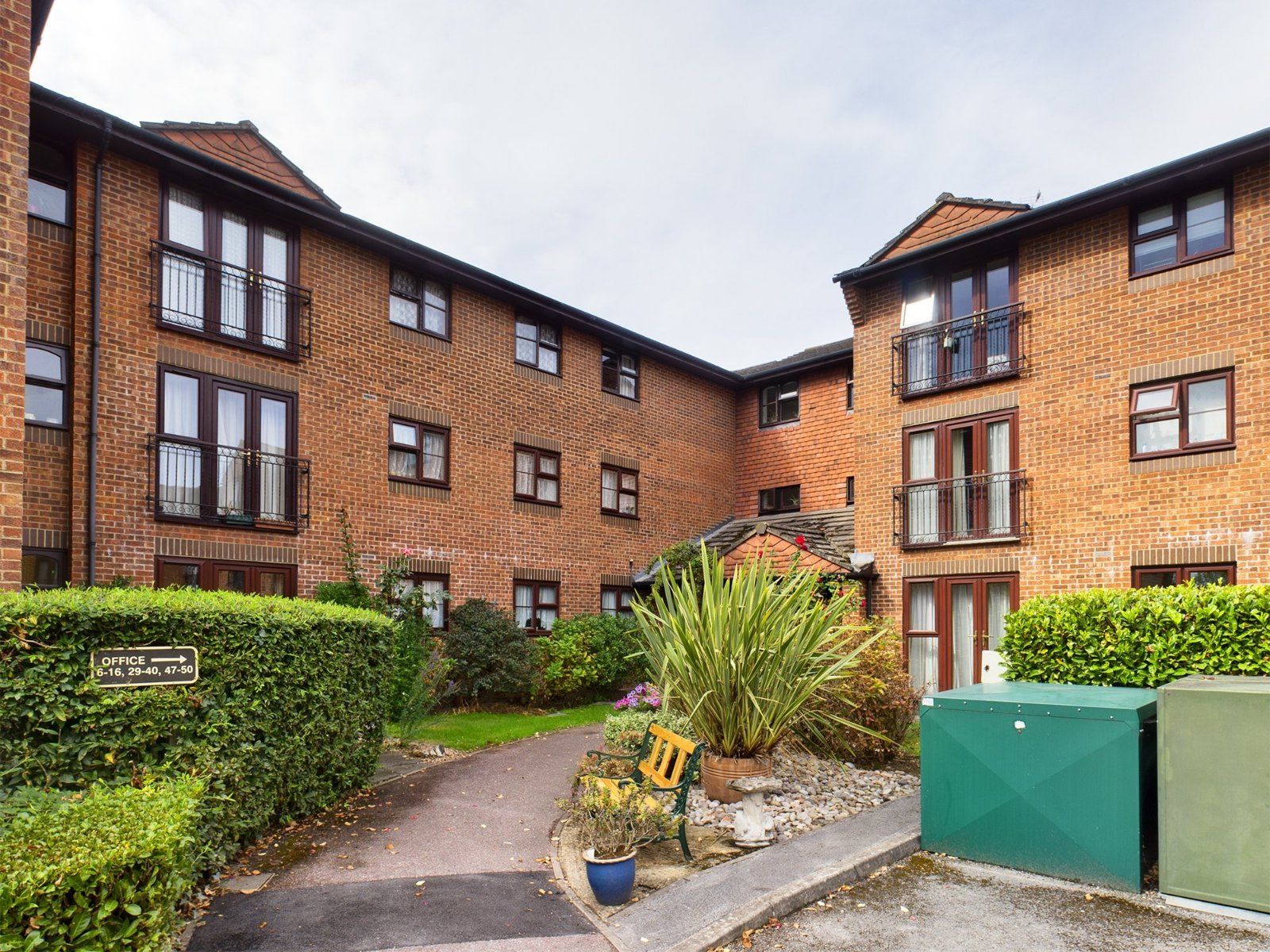 1 bed flat for sale in St. Road, Addlestone, Surrey KT15 Zoopla