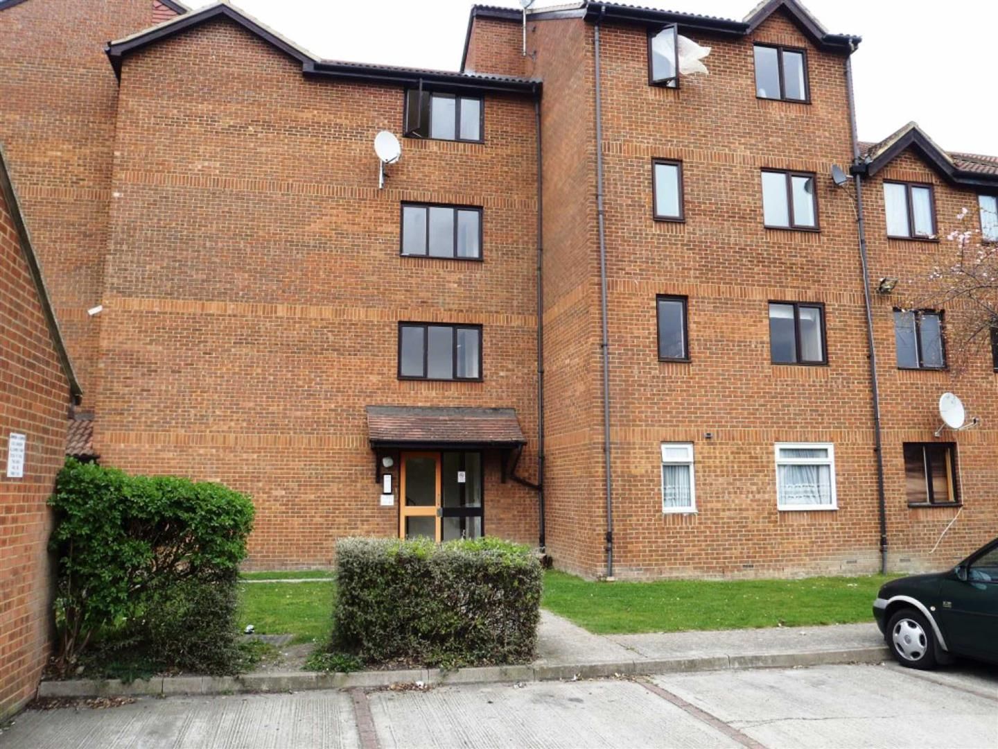 2 bed flat to rent in Porter Close, West Thurrock, Grays RM20 Zoopla