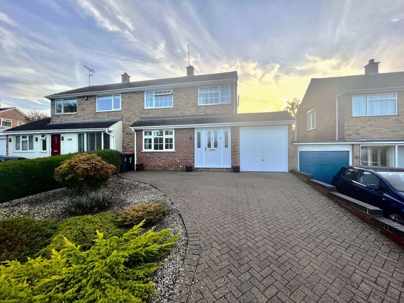 3 bed semidetached house for sale in Patterdale Close, Dunstable LU6